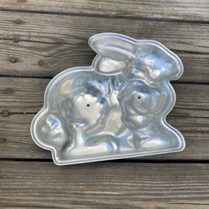 EASTER/SPRING VINTAGE WILTON RABBIT CAKE PAN MOLD